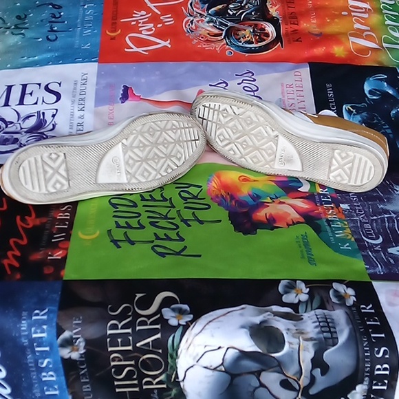 Unisex Converse One size 8 in men's and size 10 in women's - Picture 5 of 6